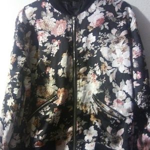 🎉🎉Price Drop🎉🎉Floral bomber jacket